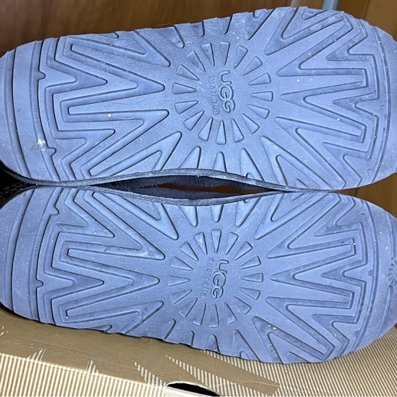 UGG Camaya Boot in Charcoal, Size 9 - Picture 7 of 7